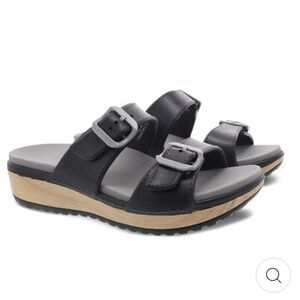 Dansko Kandi black and tan two strap platform sandal synthetic size 36 / 6-6.5